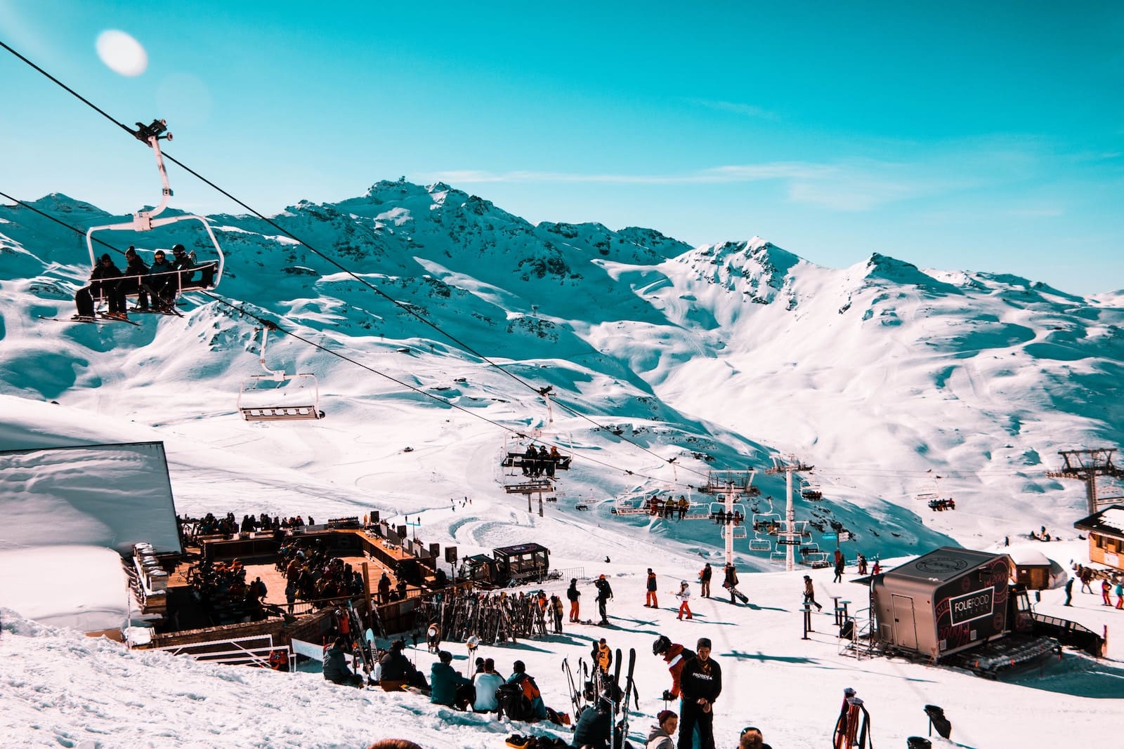 Historia del Esquí: Desde orígenes antiguos hasta las modernas pistas