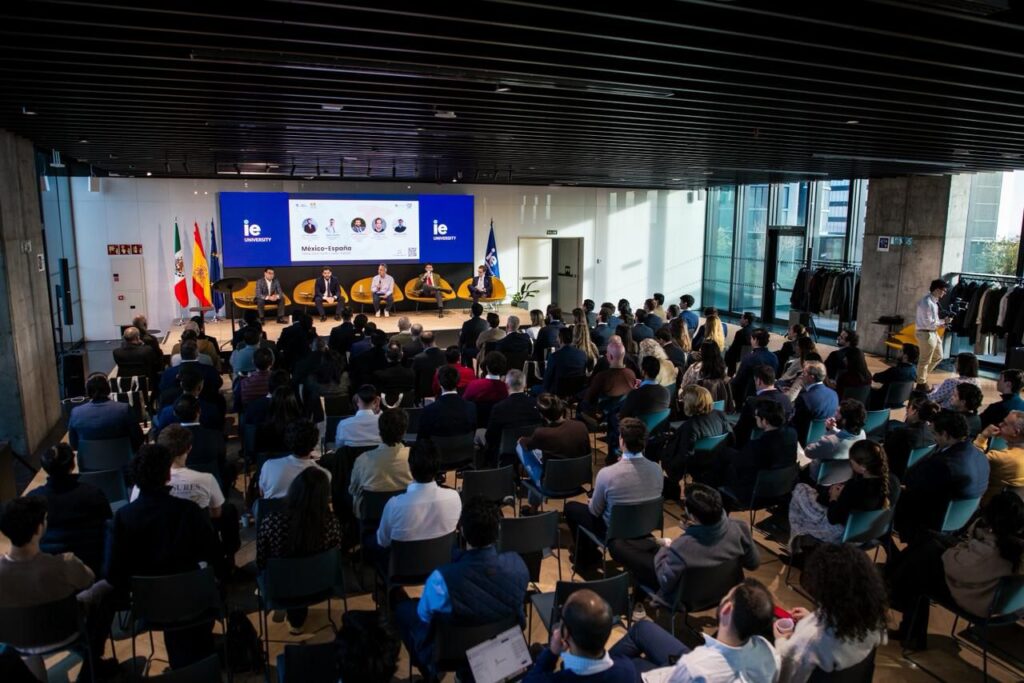 El prestigioso economista Diego García del Río participó junto a Néstor Camarillo, Senador de la República Méxicana, en una ponencia sobre inversión y economía en la prestigiosa IE University 3 prestigioso economista Diego Garcia del Rio 1