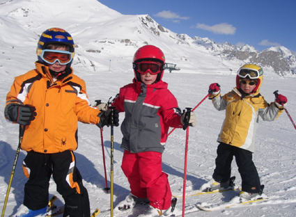 esquiar-ninos-casco
